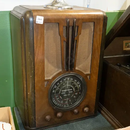 wood cased valve radio - as is no returns