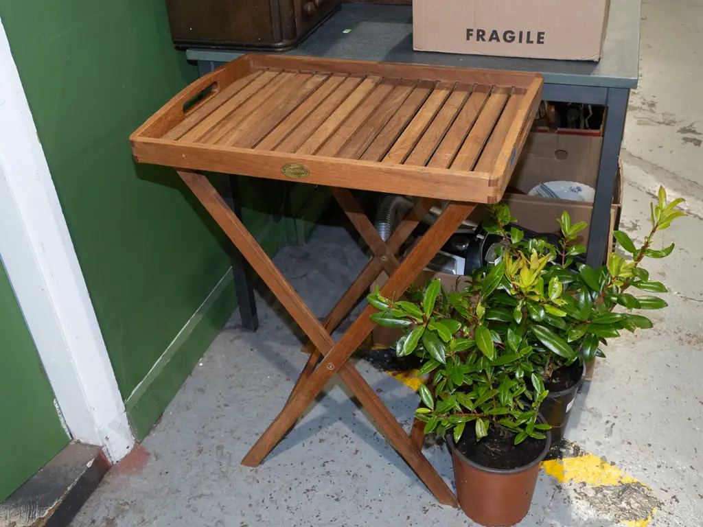 butler's tray, stand Image 1++