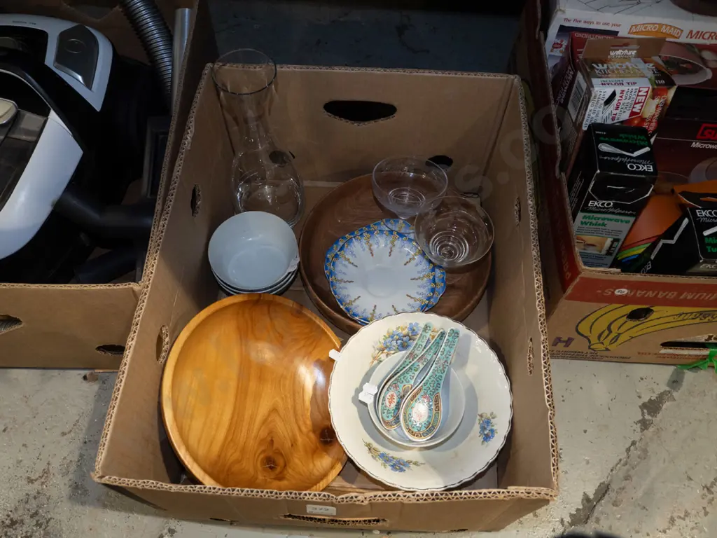 box; carafe, wooden bowls, bowls etc Image 1++