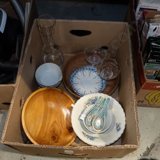 box; carafe, wooden bowls, bowls etc