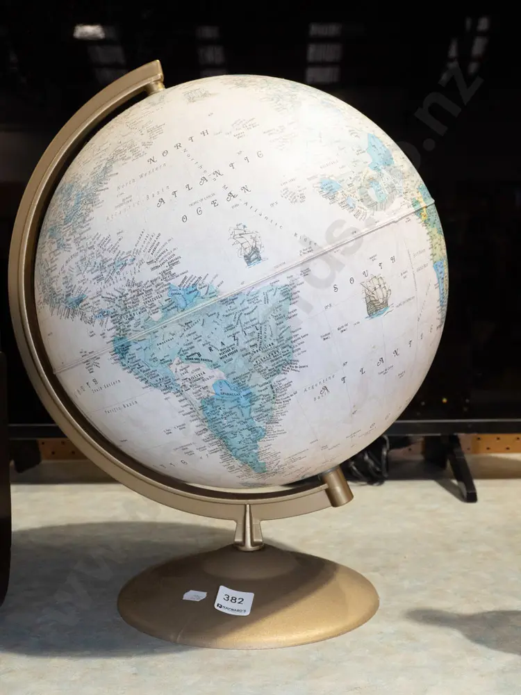 world globe H400 Image 1++