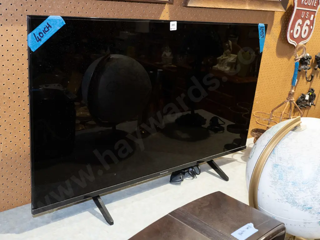 Panasonic 40" TV Image 1++