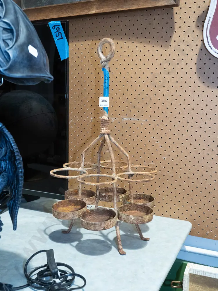 rusty metal wine glass caddy Image 1++