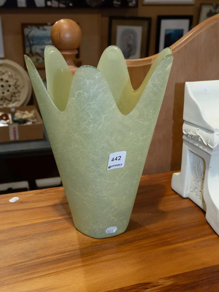green glass vase H270 Image 1++
