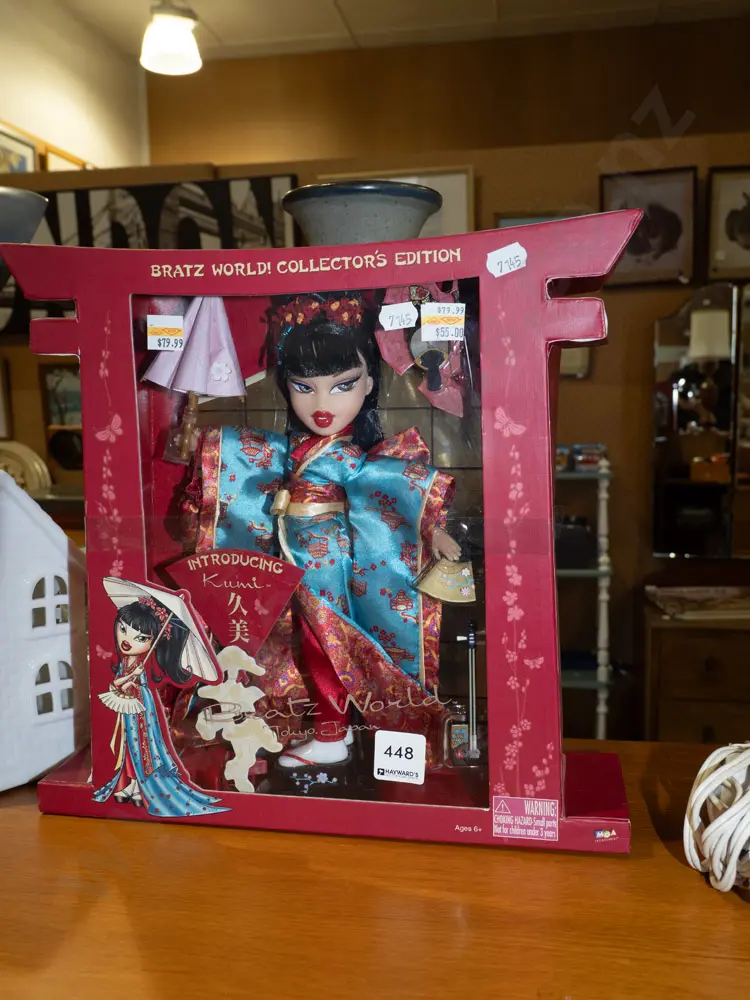 boxed Bratz World Collectors Edition Tokyo Japan doll Image 1++