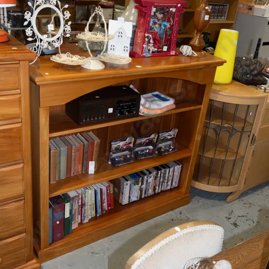 solid rimu adjustable bookcase H1080 W1175 D310