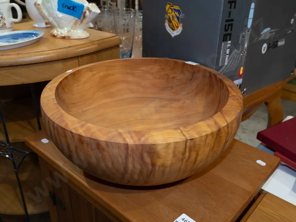 turned wood fruit bowl  Image 1++