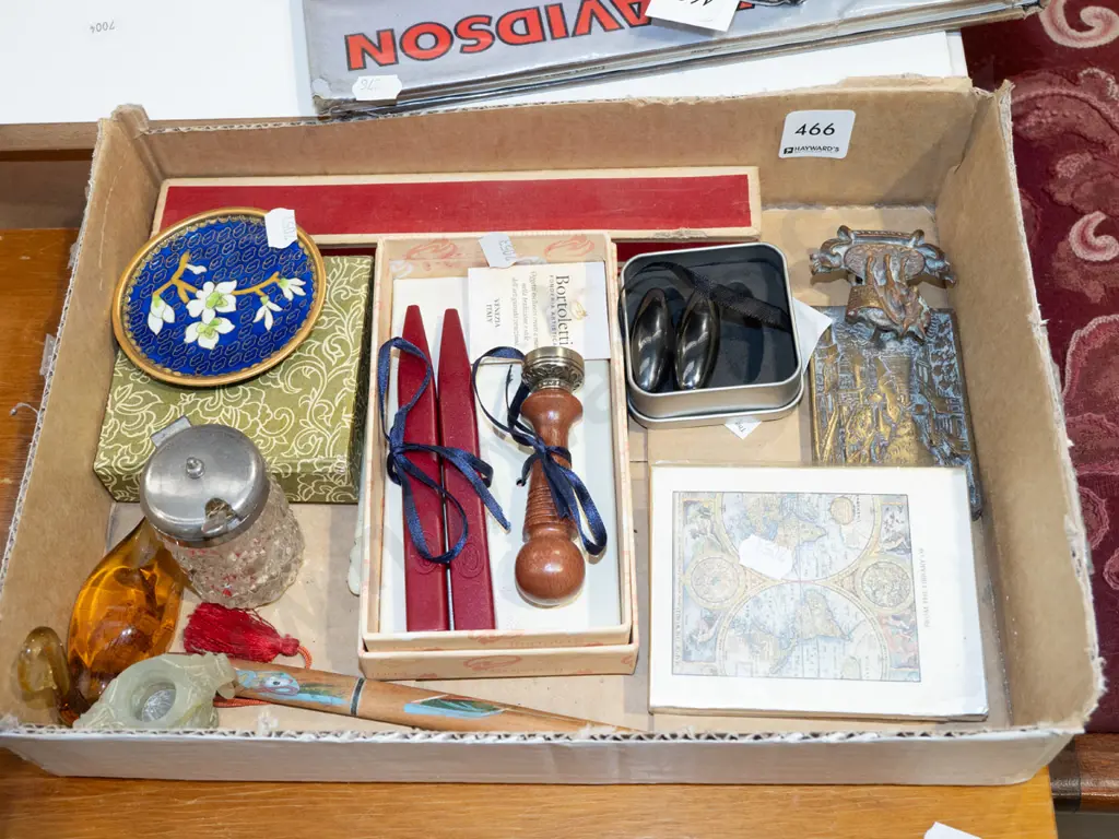 box; pin dish, open salt, book plates etc Image 1++