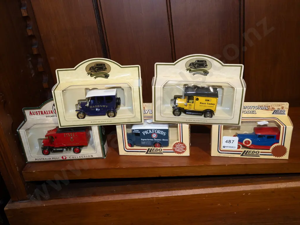 5x boxed vintage model vehicles Image 1++