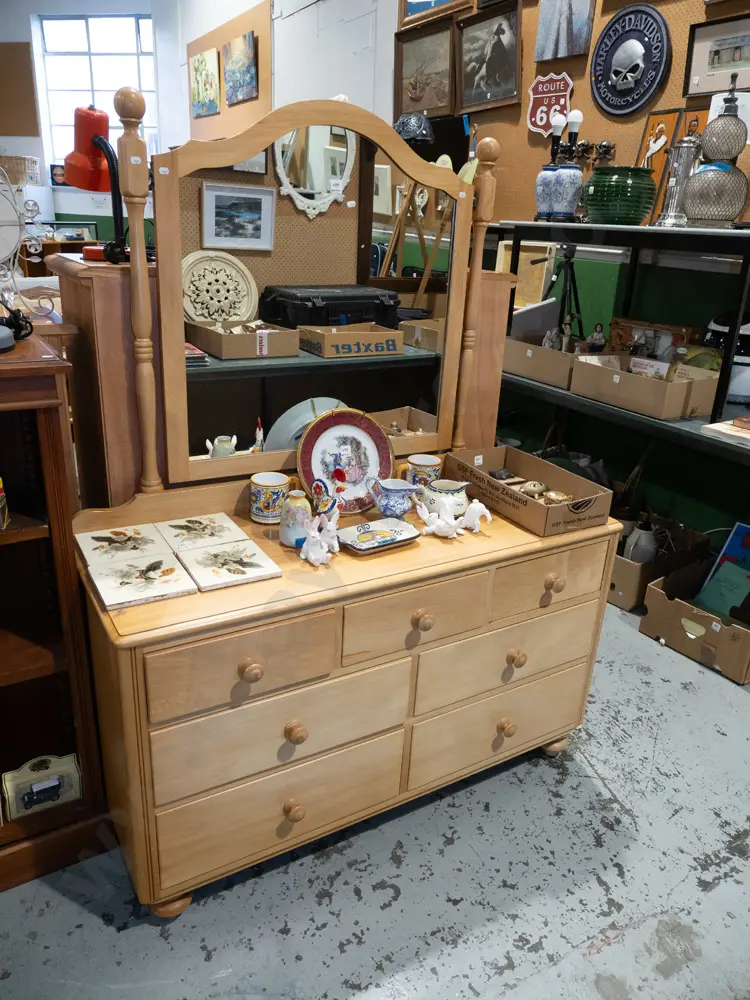 rimu 7 drawer mirror back dresser H1500 W1140 D470 Image 1++