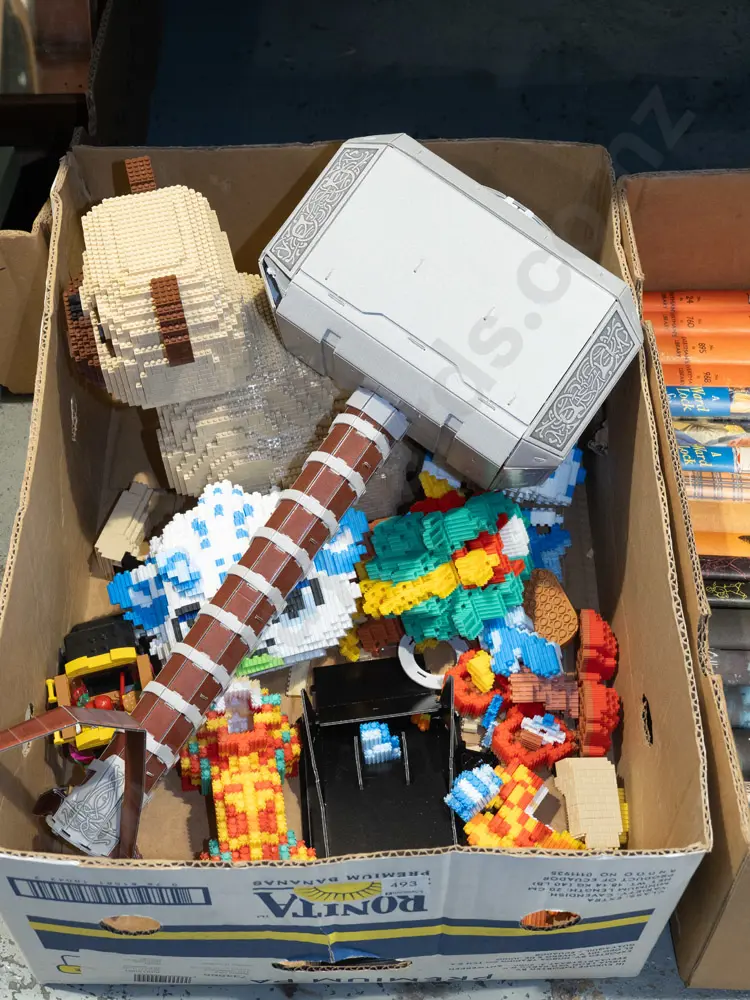 box; Thors hammer model, micro bricks toys Image 1++