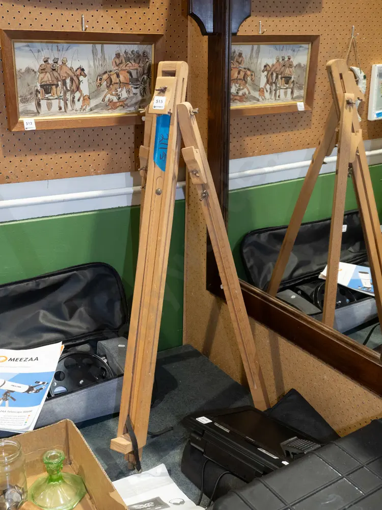wooden artist easel Image 1++