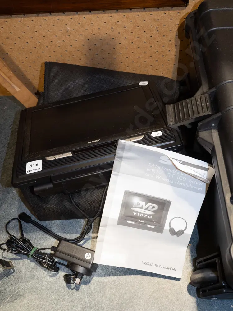 portable DVD player Image 1++
