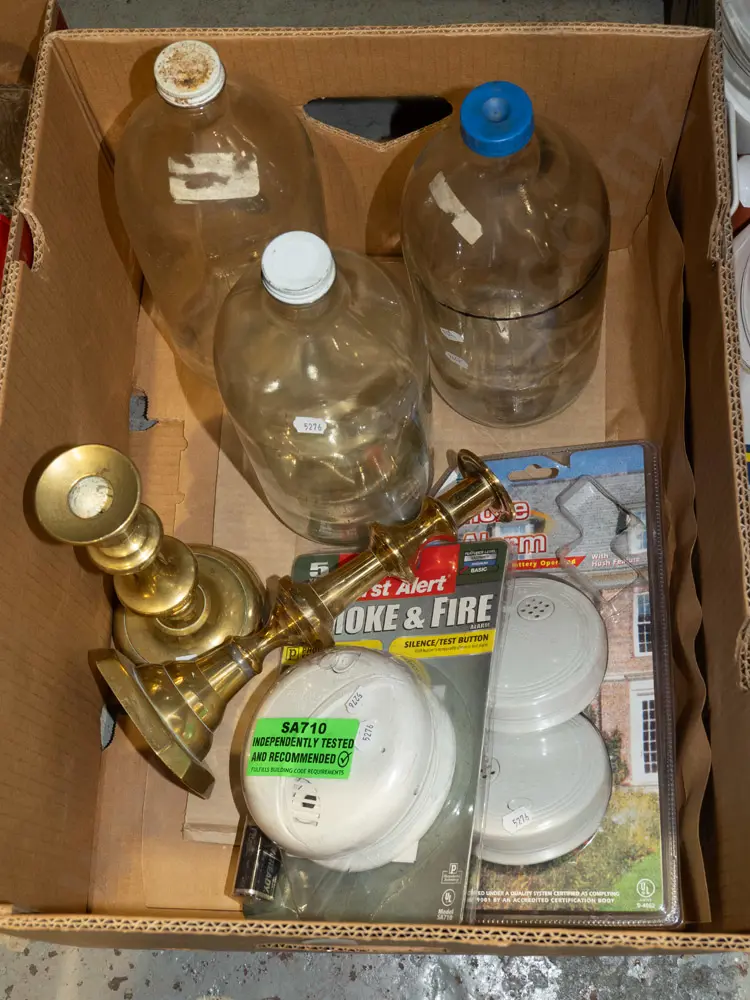 box; beer flagons, smoke alarms etc Image 1++