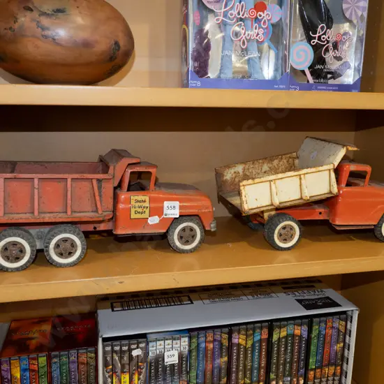 2x tin toy vehicles