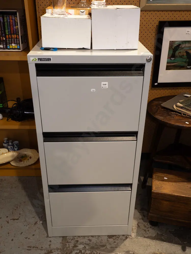 Precision 3 drawer filing cabinet - key in office Image 1++