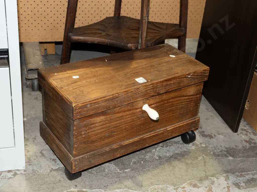 small cedar lidded box on casters H280 W475 D210 Image 1++