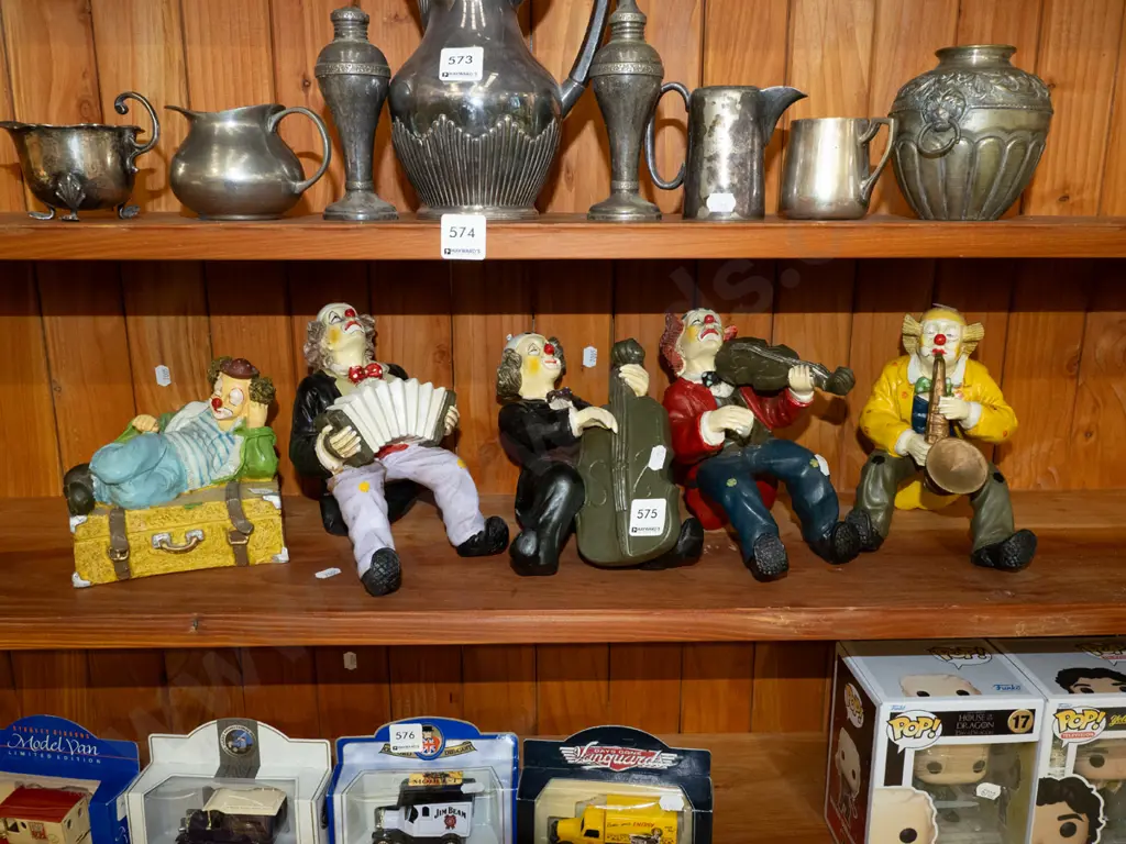 5x composite clown figurines Image 1++