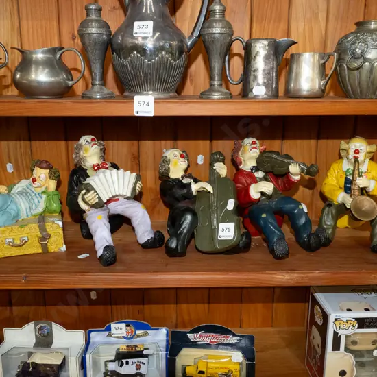 5x composite clown figurines