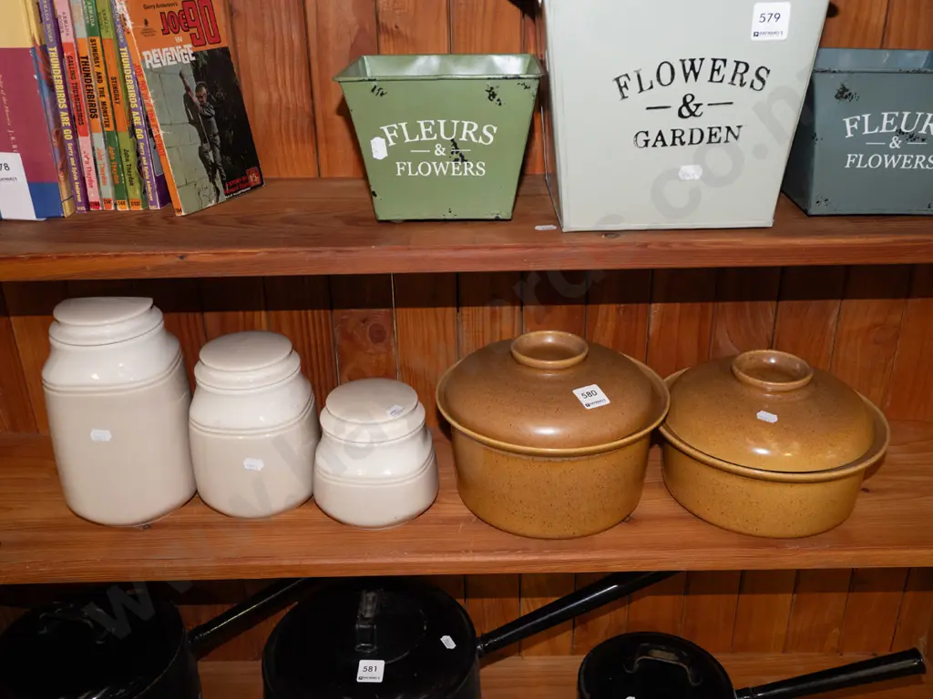 3x teal lidded storage canisters, 2x Crown Lynn lidded casseroles Image 1++