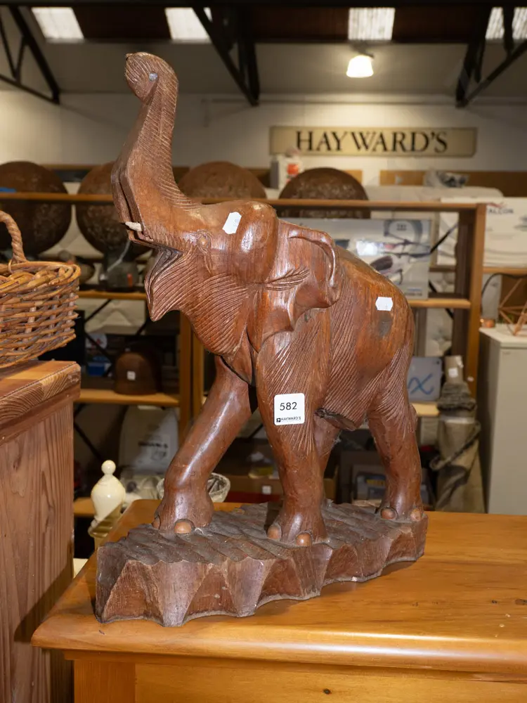carved wooden elephant figurine - no tusk Image 1++