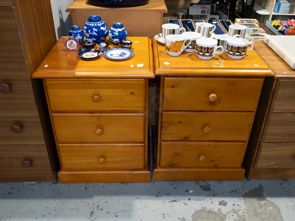 pair of pine 3 drawer bedside cabinets Image 1++