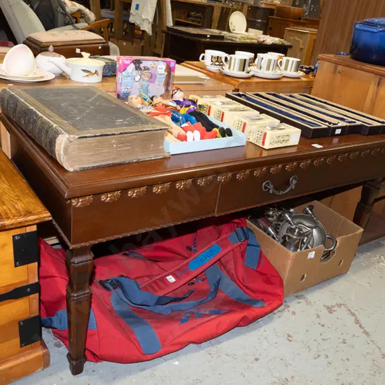 single drawer coffee table with ornate moulding