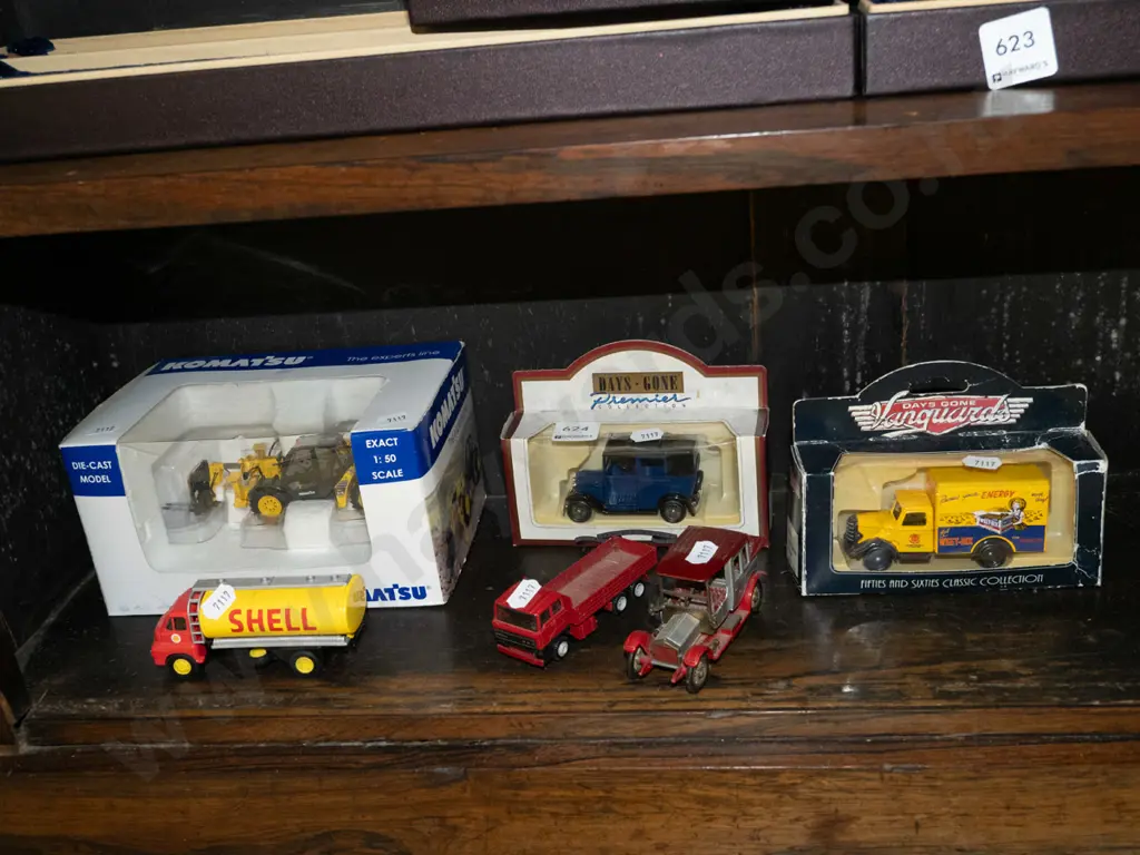 3x boxed diecast model vehicles, 3x model vehicles Image 1++