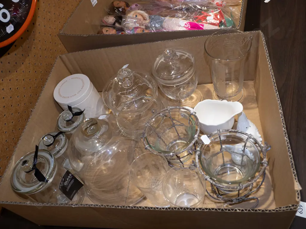 box; lidded canisters, cover domes etc Image 1++