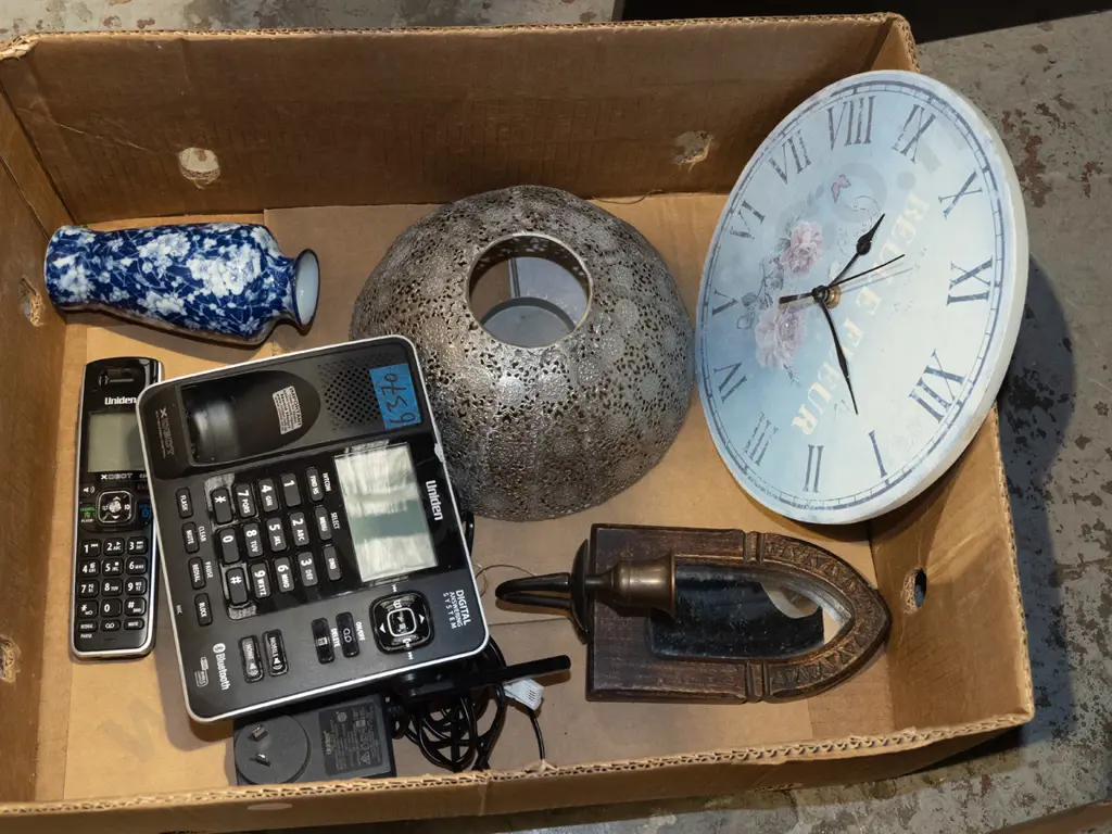 box; cordless phone, vase, tea light candle etc Image 1++