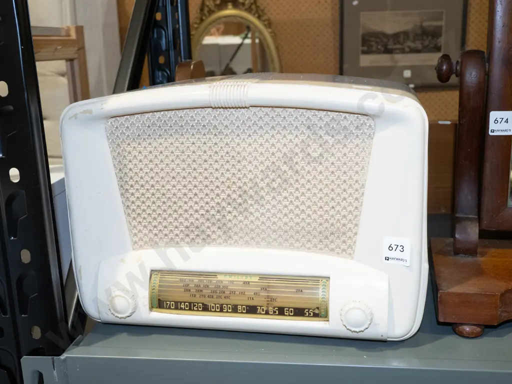 vintage Phillips valve mantel radio - working Image 1++