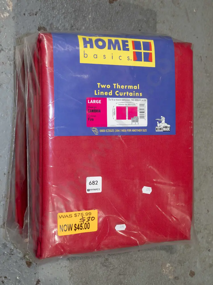 2x sets of red thermal lined curtains H1600 W1500-3000 Image 1++