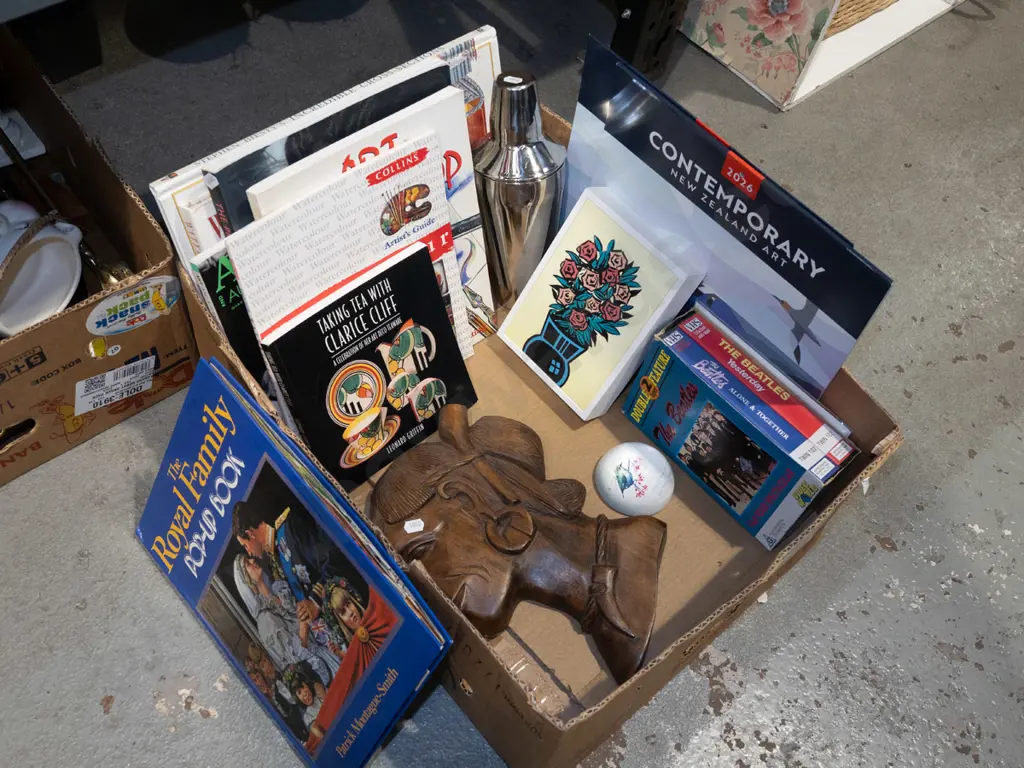 box; books, prints, calendars etc Image 1++