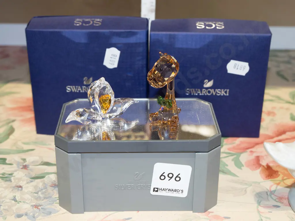 2x boxed Swarvoski ornaments on mirrored stand Image 1++