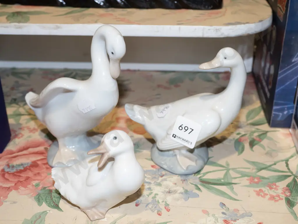 3x Nao goose figurines H150 Image 1++