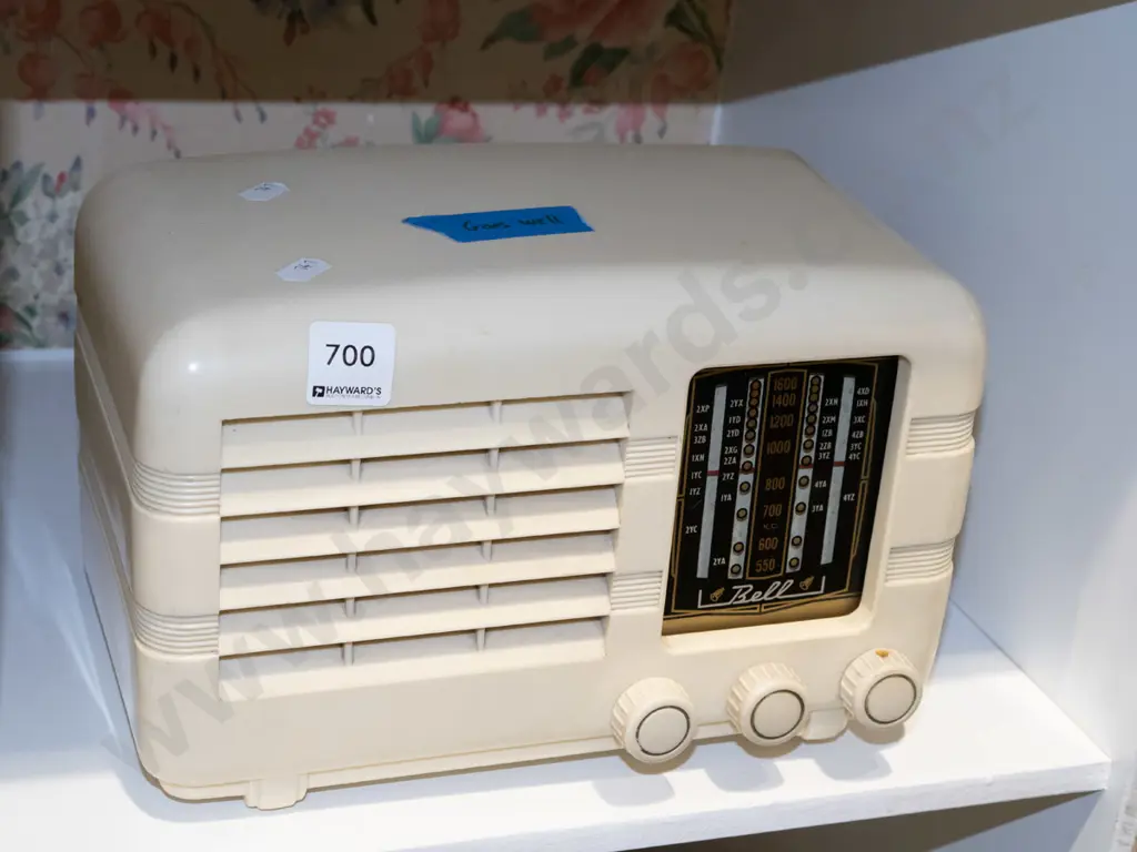 vintage valve mantel radio - working Image 1++