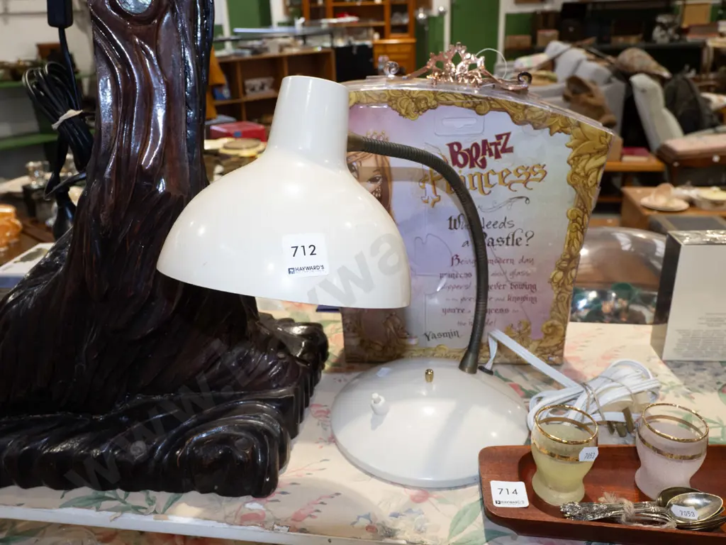 desk lamp Image 1++