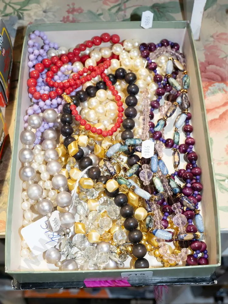 box of costume jewellery Image 1++