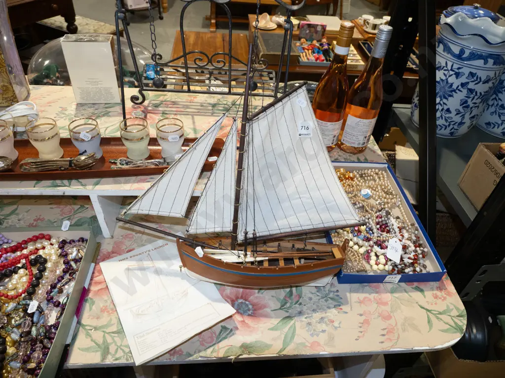 small model boat HMS Bounty launch Image 1++