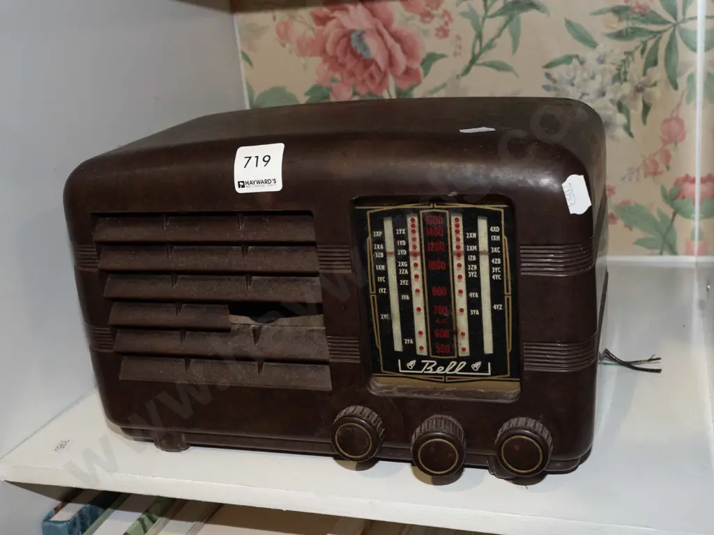vintage Bell plastic mantel radio Image 1++