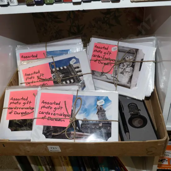 Dunedin gift cards and envelopes, key ring and pen set