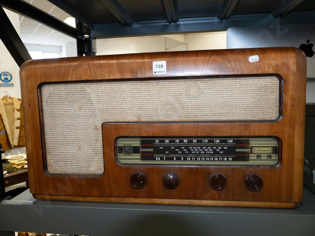 vintage wood cased Gulbransen mantel radio Image 1++