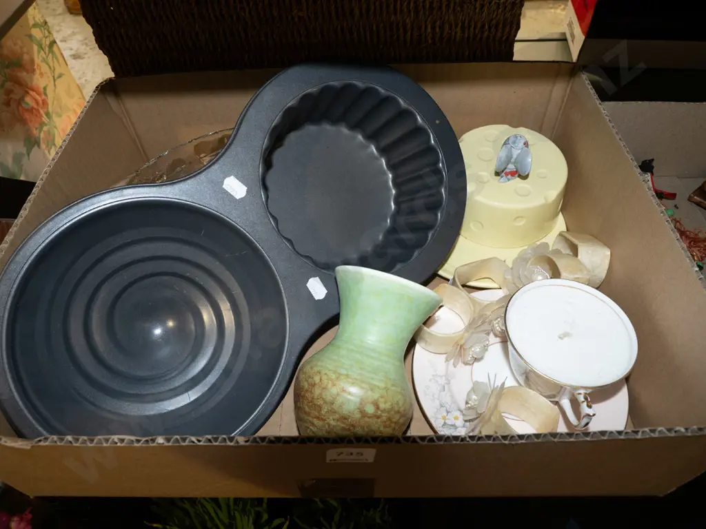 box; vases, napkin rings etc Image 1++