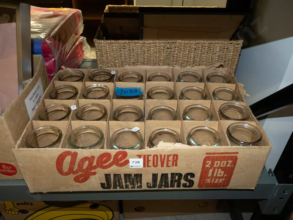 box; Agee tie over jam jars Image 1++