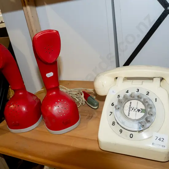 2x linesman phones, retro dial phone
