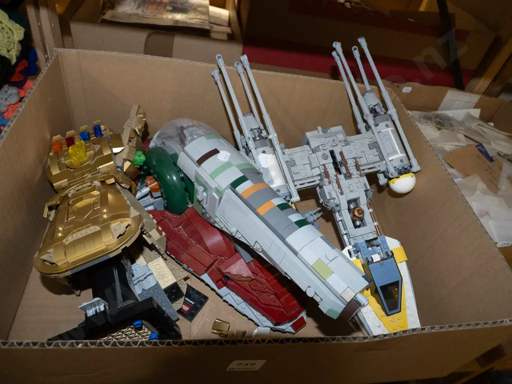 box; Lego space craft etc Image 1++