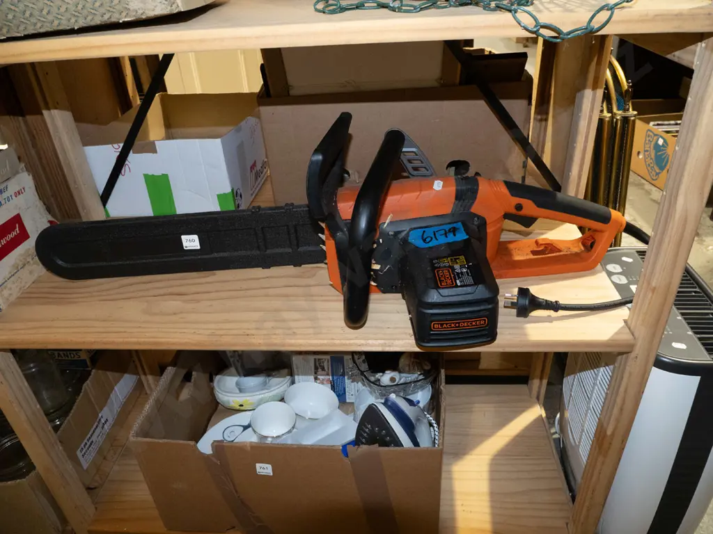 Black & Decker corded chainsaw Image 1++