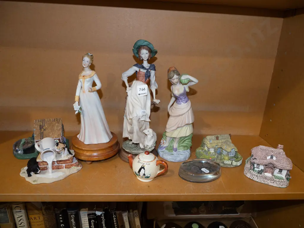 figurines, small cottages etc Image 1++