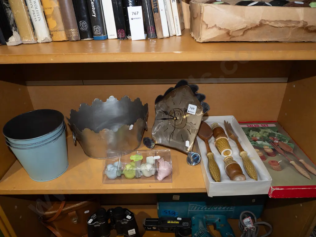 shelf; tin buckets, bird figurines, salad set etc Image 1++