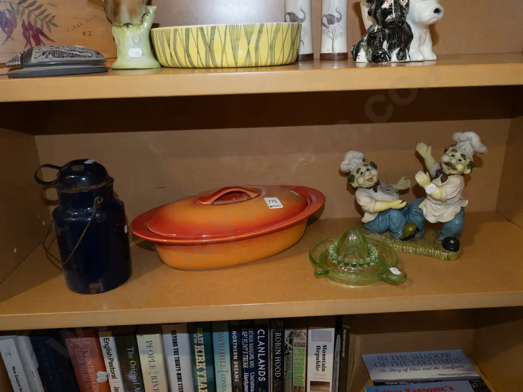 shelf; lidded canister, lemon squeezer, bottle holder etc Image 1++